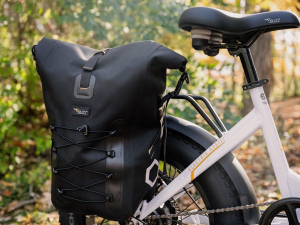 A buzz panier bag attached to the back of a buzz bicycle